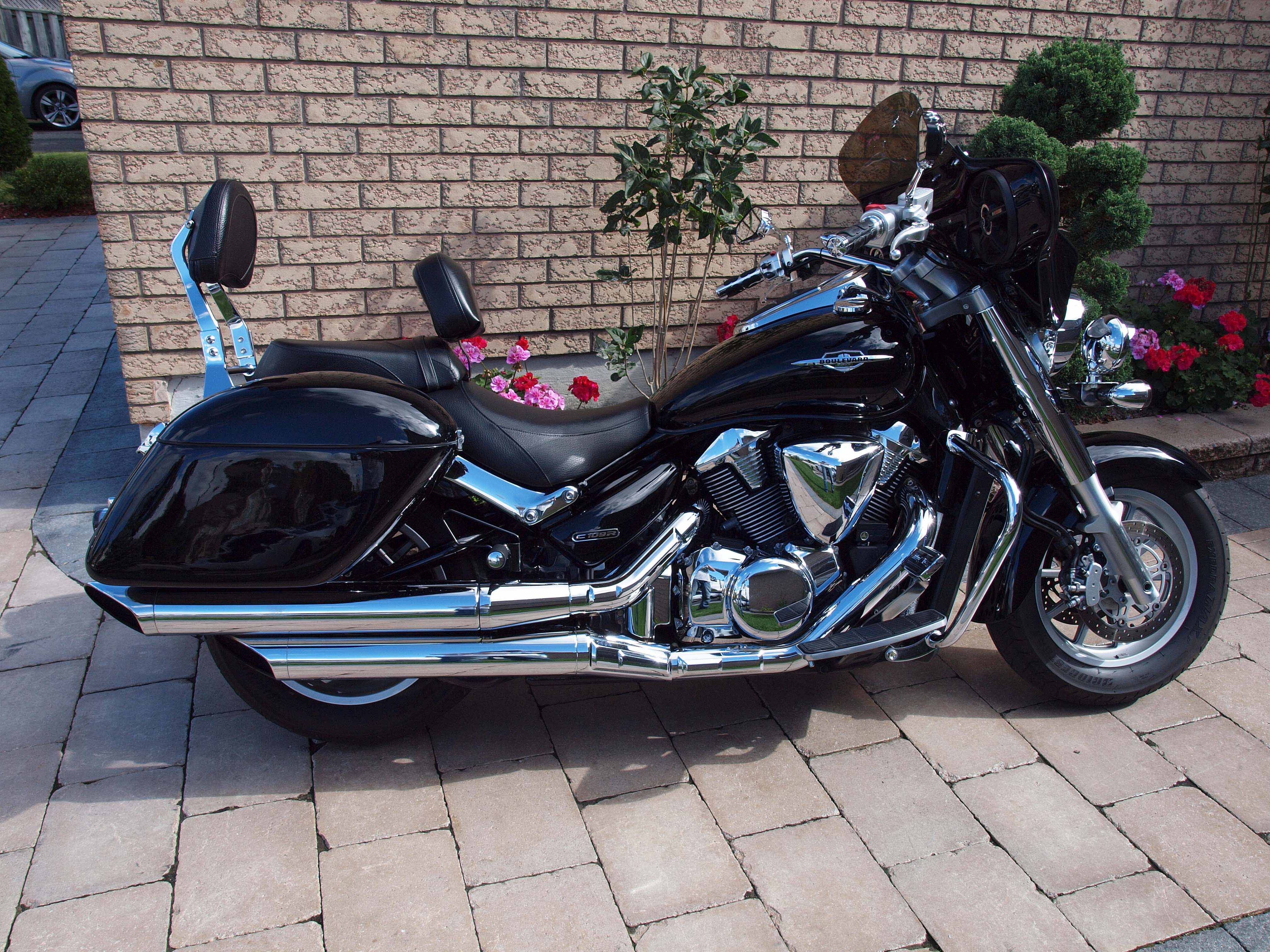 Suzuki Boulevard C109R